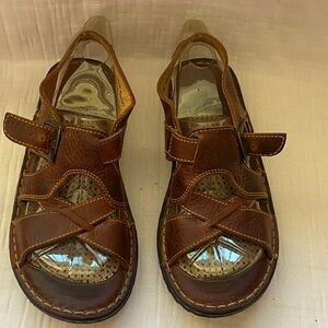 BORN  Brown Leather Strappy Fisherman Sandals